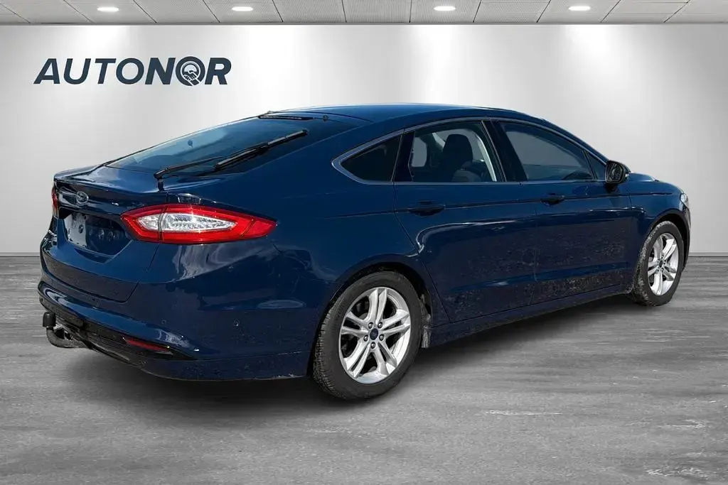 Gebraucht Ford Mondeo Titanium 160 PS (117 kW) 2017 Blau Limousine