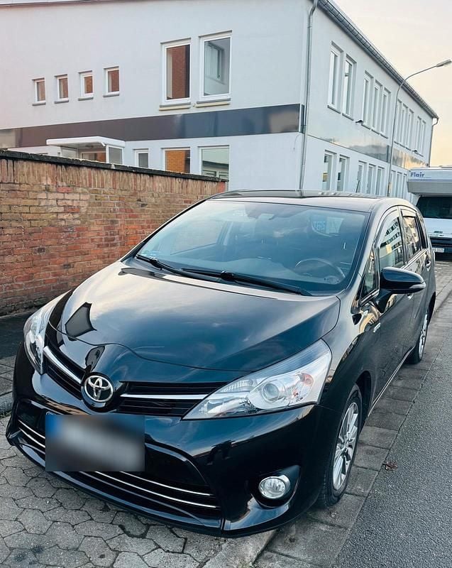 Schwarz Gebraucht 2017 Toyota Verso Edition-S Van / Kleinbus | 15.600 € - Bild 1/4