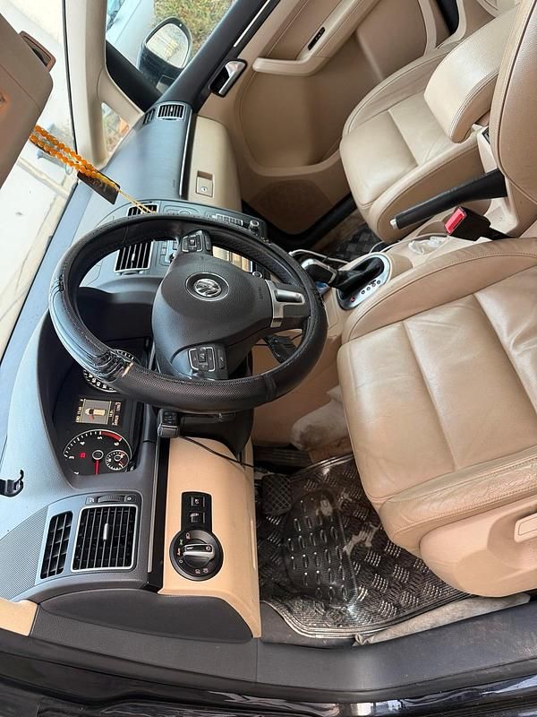 Gebraucht VW Touran 140 PS (102 kW) 2012 Schwarz Van / Kleinbus