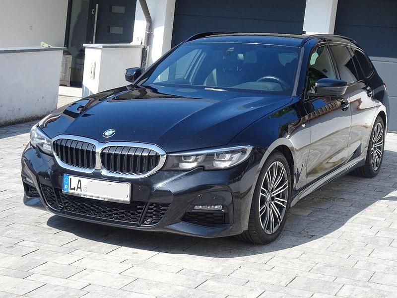 Schwarz Gebraucht 2020 BMW 320 M Sport Kombi | 22.990 € (Superpreis) - Bild 1/4
