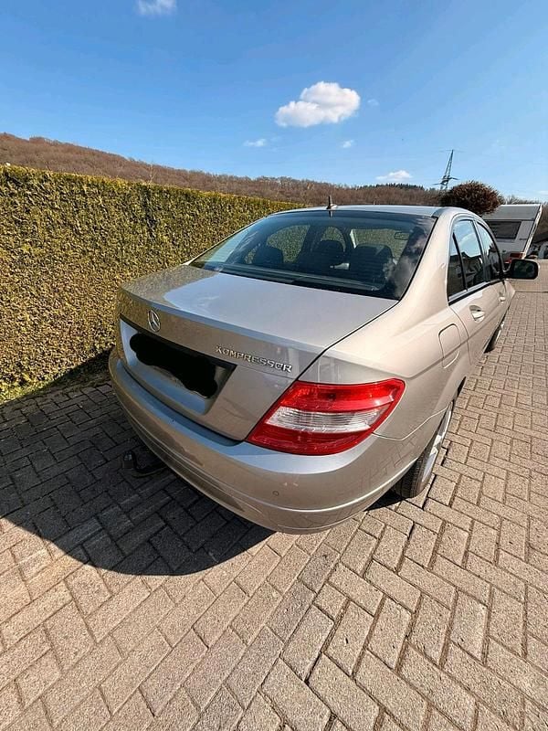 Gebraucht Mercedes C180 154 PS (113 kW) 2007 Gold Limousine