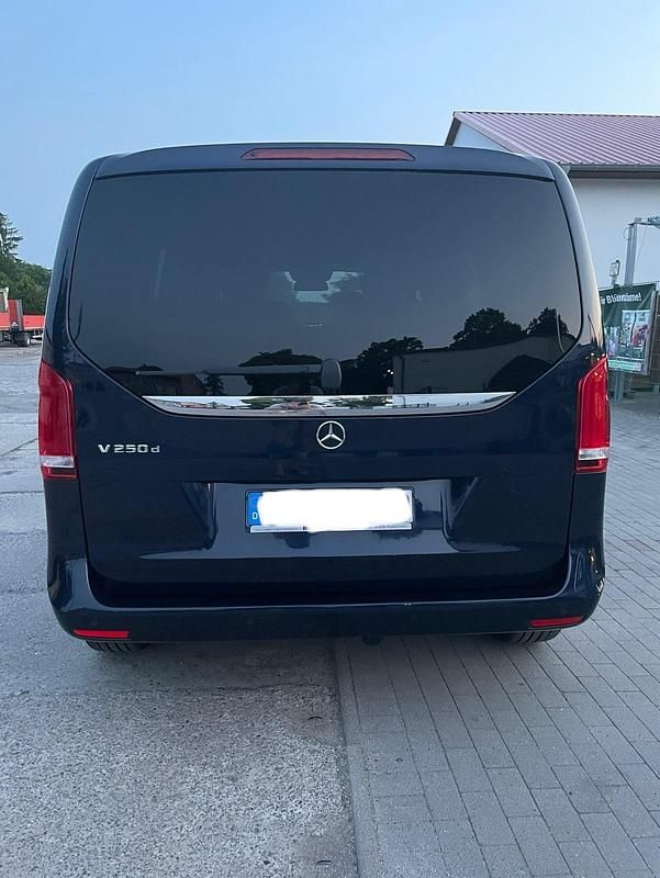Gebraucht Mercedes V250 190 PS (139 kW) 2015 Blau Van / Kleinbus