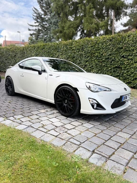 Weiß Gebraucht 2016 Toyota GT86 GT Coupé | 25.000 € (Fairer Preis) - Bild 1/4