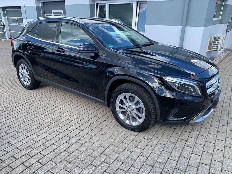 Schwarz Gebraucht 2015 Mercedes GLA200 SUV | 18.490 € (Fairer Preis) - Bild 1/4