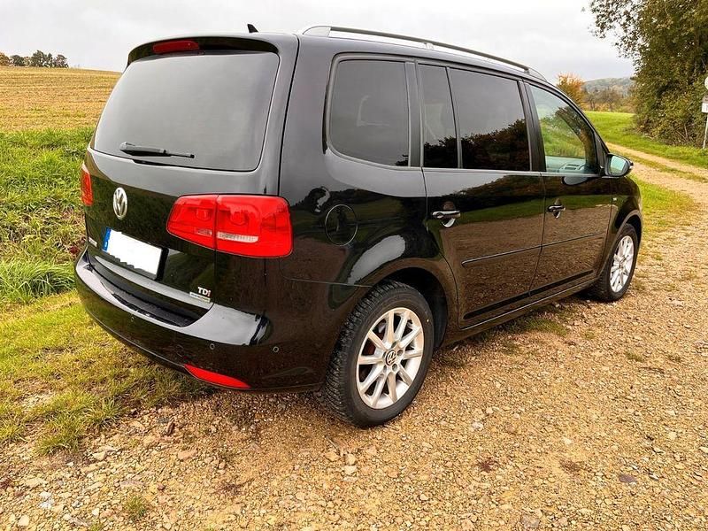 Gebraucht VW Touran Cup 105 PS (77 kW) 2014 Schwarz Van / Kleinbus