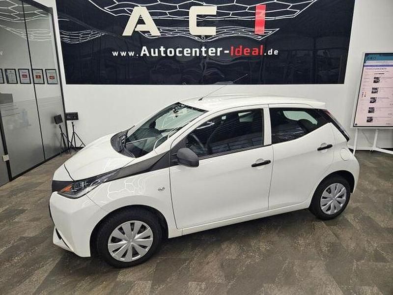 Gebraucht Toyota Aygo 69 PS (50 kW) 2015 Weiß Kleinwagen