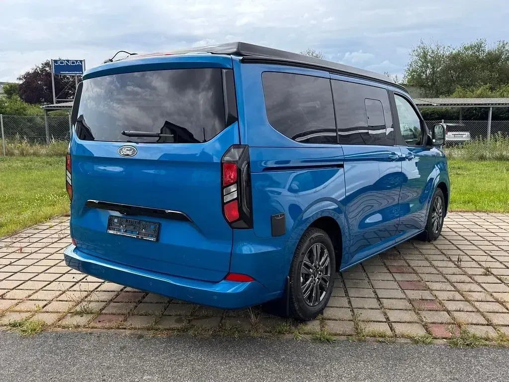 Neu Ford Tourneo Titanium 170 PS (125 kW) 2026 Blau Van / Kleinbus