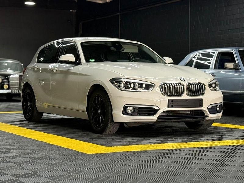 Weiß Gebraucht 2019 BMW 116 Sport Line Kleinwagen | 13.450 € (Guter Preis) - Bild 1/4