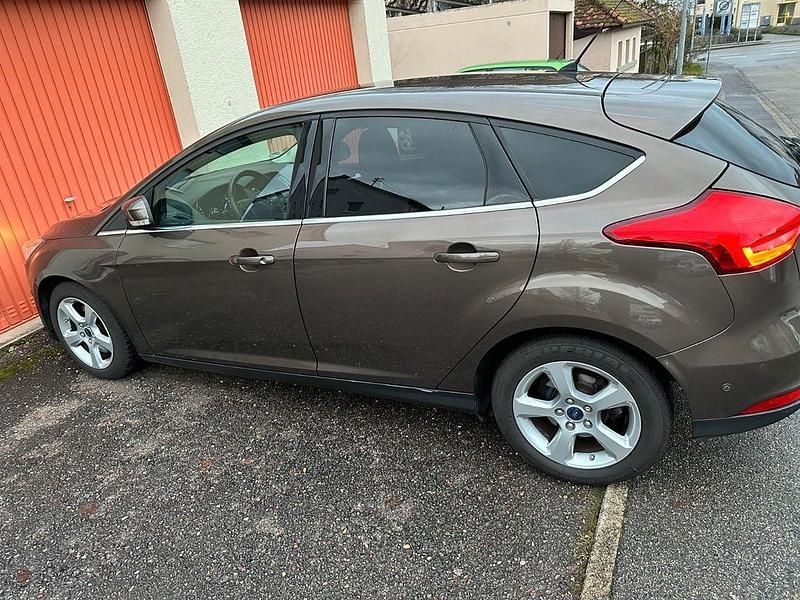 Gebraucht Ford Focus Business Edition 150 PS (110 kW) 2015 Braun Limousine