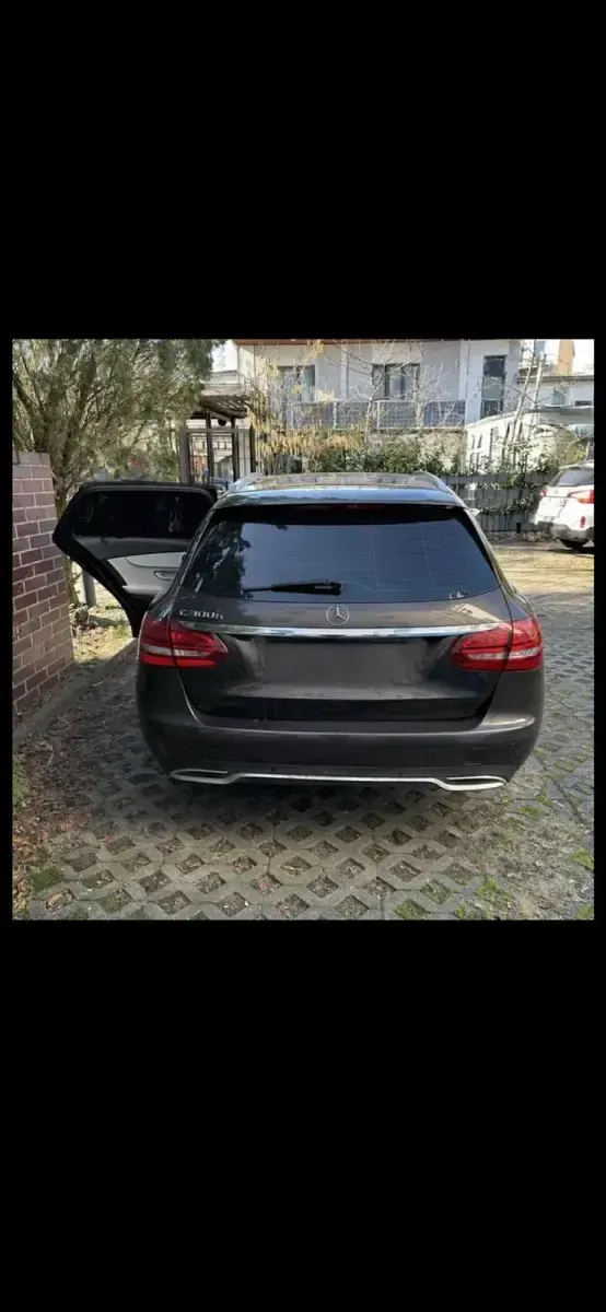 Używany Mercedes C300e 2016 Brązowy Kombi