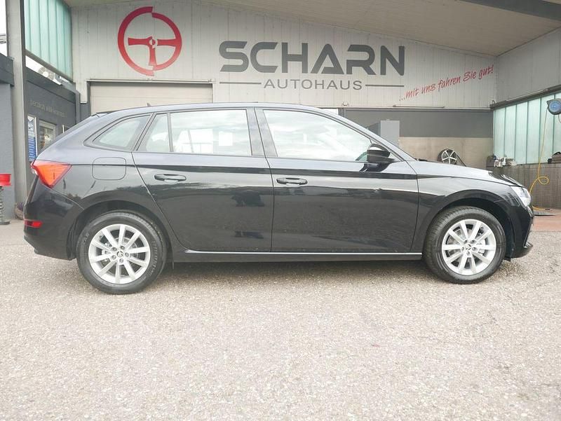 Schwarz Gebraucht 2023 Skoda Scala Ambition Kleinwagen | 19.700 € - Bild 1/4