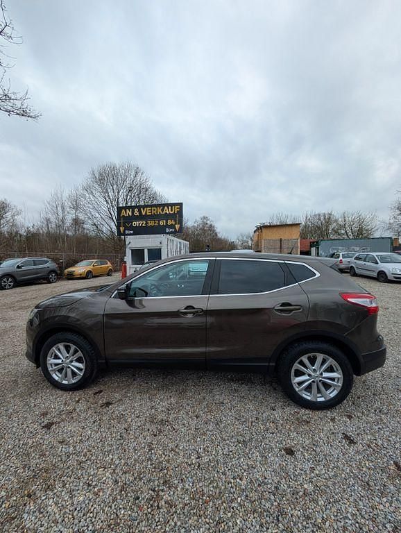 Gebraucht Nissan Qashqai 116 PS (85 kW) 2014 Braun SUV