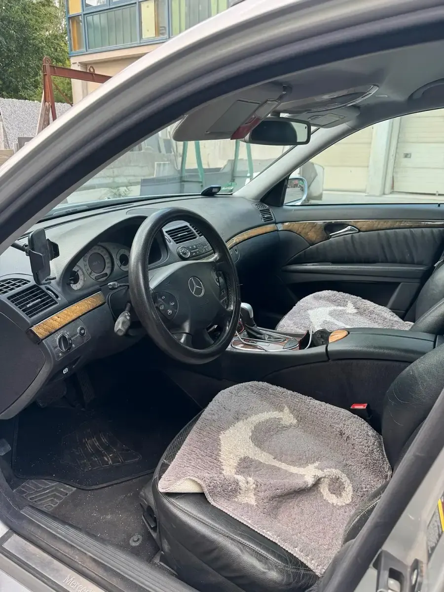 Gebraucht Mercedes E220 150 PS (110 kW) 2004 Silber Kombi
