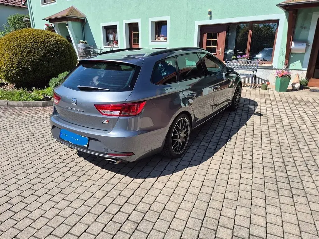 Używany Cupra Leon 280 KM (205 kW) 2015 Szary Sedan/Limuzyna