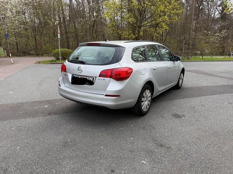 Gebraucht Opel Astra 110 PS (80 kW) 2014 Silber Kombi