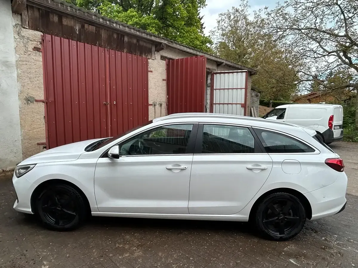 Gebraucht Hyundai i30 140 PS (102 kW) 2019 Weiß Kombi