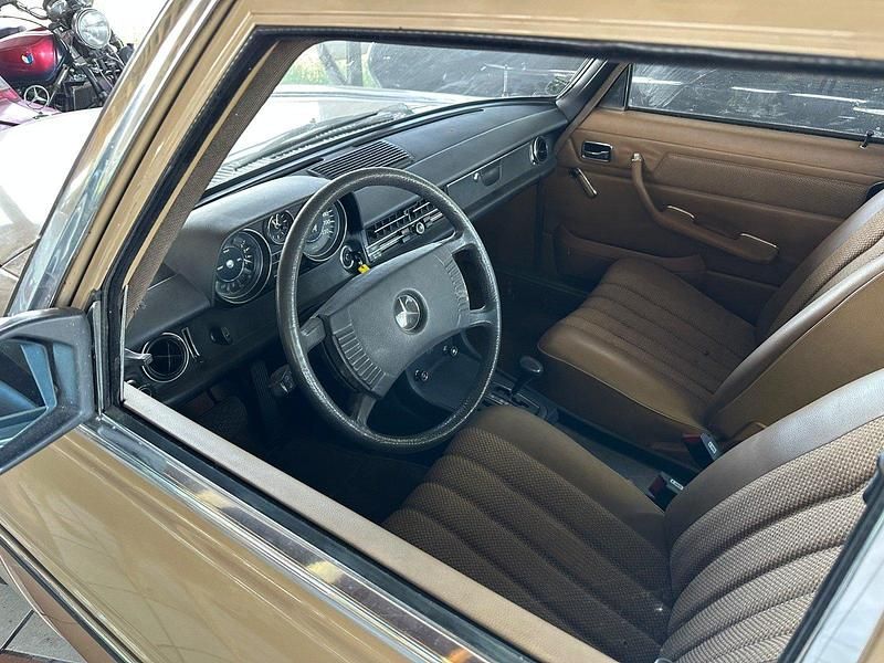 Gebraucht Mercedes W114 1975 Beige Limousine