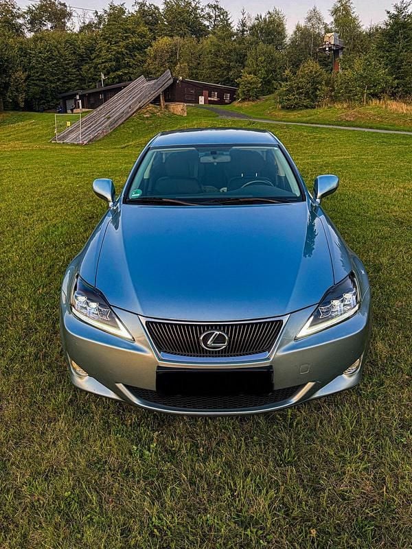 Blau Gebraucht 2006 Lexus IS220d Limousine | 5.300 € (Guter Preis) - Bild 1/4