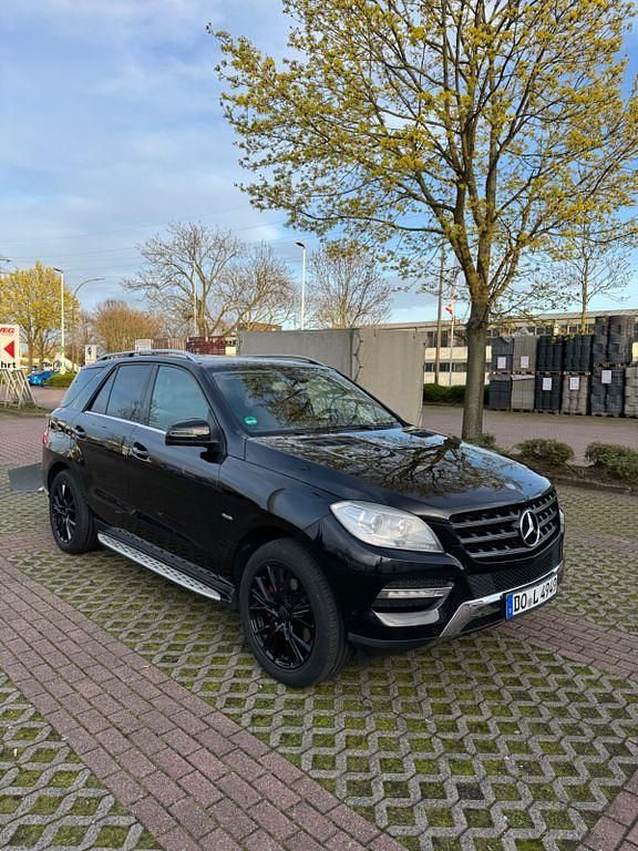 Gebraucht Mercedes ML350 258 PS (189 kW) 2012 Schwarz SUV