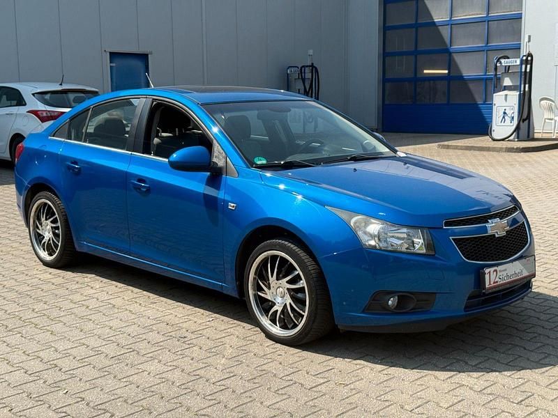 Blau Gebraucht 2012 Chevrolet Cruze LS Limousine | 4.450 € (Fairer Preis) - Bild 1/2