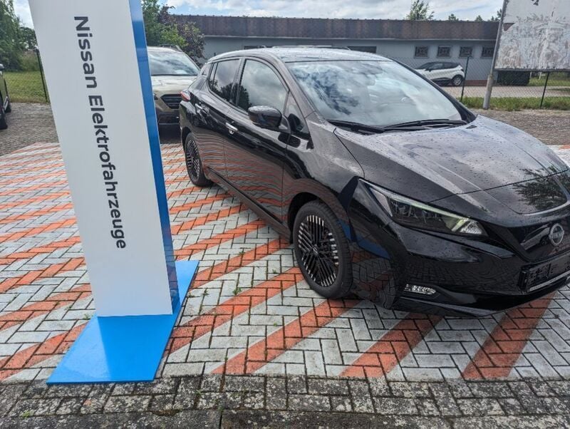 Gebraucht Nissan Leaf N-Connecta 110 kW (150 PS) 2023 Schwarz Kleinwagen