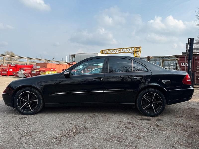 Gebraucht Mercedes E220 150 PS (110 kW) 2005 Schwarz Limousine