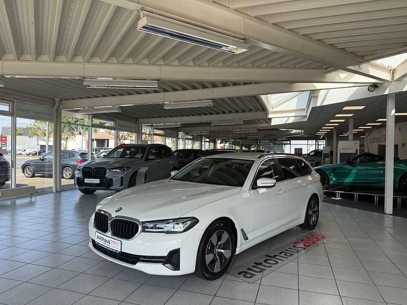 Gebraucht BMW 520 Sport Line 190 PS (139 kW) 2023 Weiß Kombi