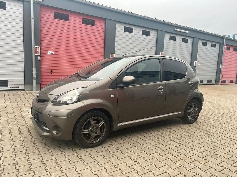 Gebraucht Toyota Aygo Connect Style 68 PS (50 kW) 2012 Bronze Kleinwagen