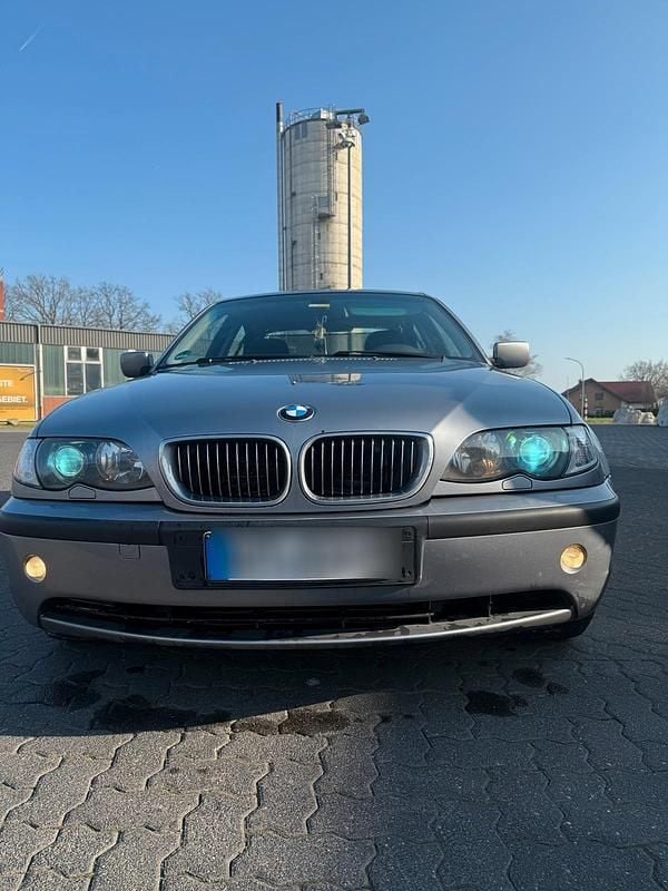 Grau Gebraucht 2004 BMW 320 Basis Limousine | 1.750 € (Guter Preis) - Bild 1/4