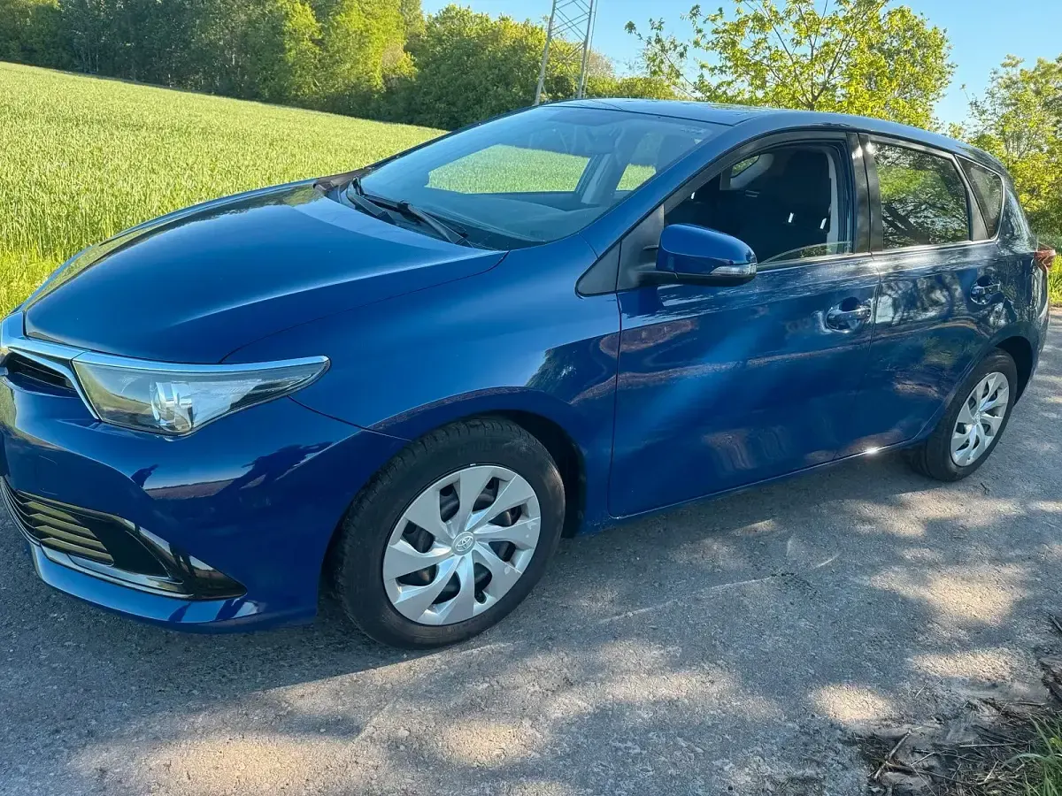 Brugt Toyota Auris 100 HK (73 kW) 2017 Blå Hatchback