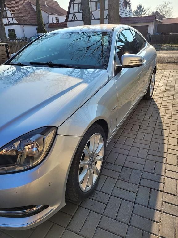 Gebraucht Mercedes C180 156 PS (114 kW) 2011 Silber Coupé