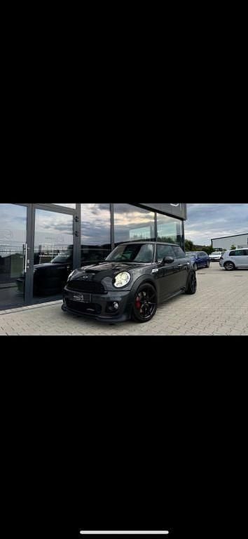 Grau Gebraucht 2011 Mini John Cooper Works Kleinwagen | 13.950 € (Teuer) - Bild 1/4