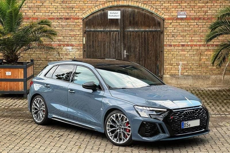 Grau Gebraucht 2022 Audi RS3 Sportback Sport Kleinwagen | 52.490 € (Superpreis) - Bild 1/4
