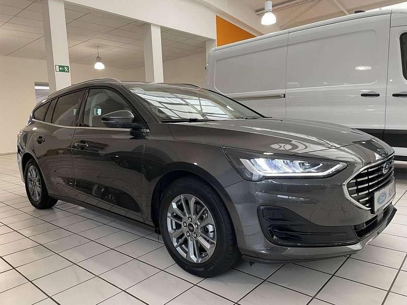 Neu Ford Focus Titanium 125 PS (91 kW) 2025 Magnetic metallic grau Kombi