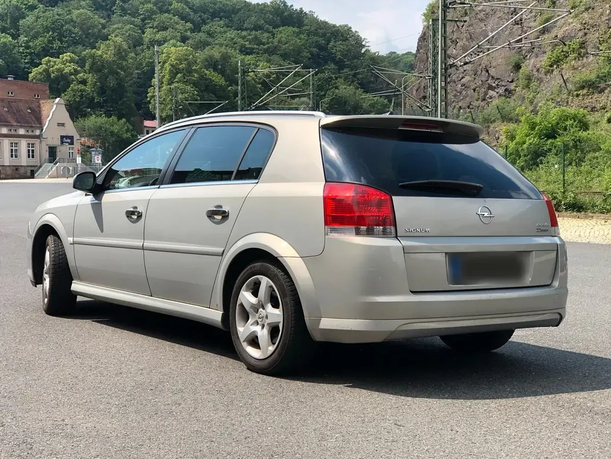 Gebraucht Opel Signum 155 PS (114 kW) 2006 Beige Kleinwagen