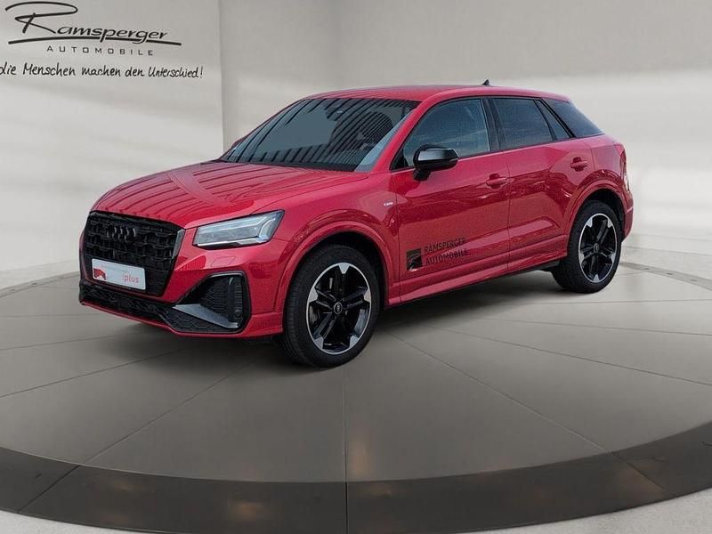 Gebraucht Audi Q2 S-Line 150 PS (110 kW) 2024 Rot (progressivrot metallic) SUV