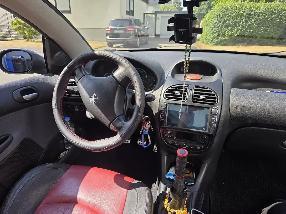 Gebraucht Peugeot 206 CC 136 PS (100 kW) 2004 Schwarz Cabrio
