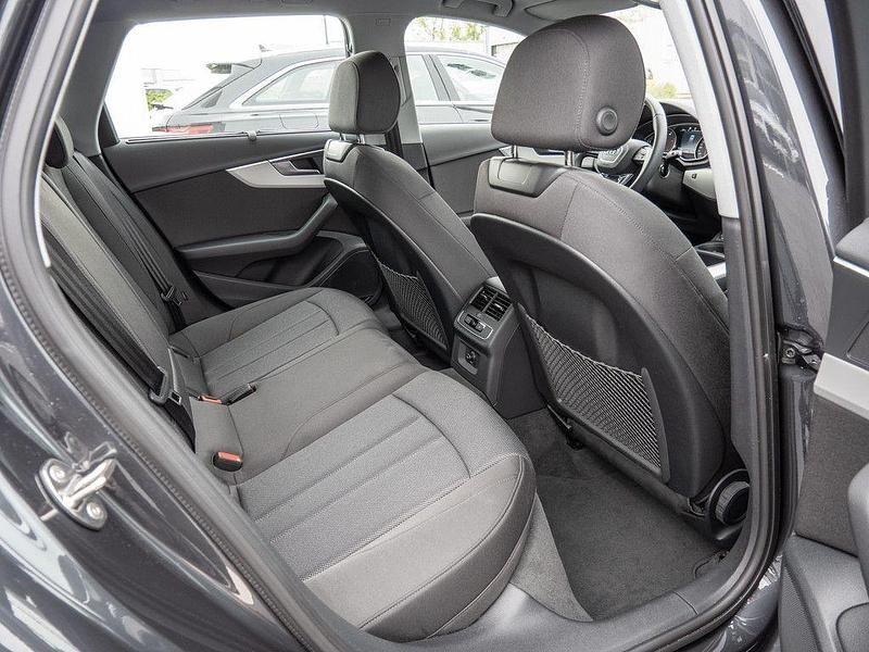 Gebraucht Audi A4 Basis 163 PS (119 kW) 2023 Grau Kombi