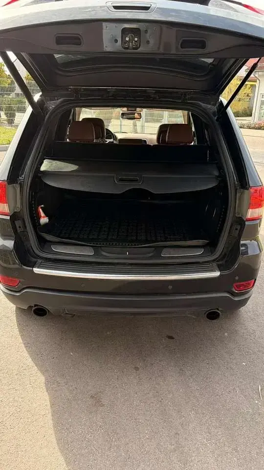 Gebraucht Jeep Grand Cherokee Overland 271 PS (199 kW) 2011 Brilliant black crystal pearl SUV