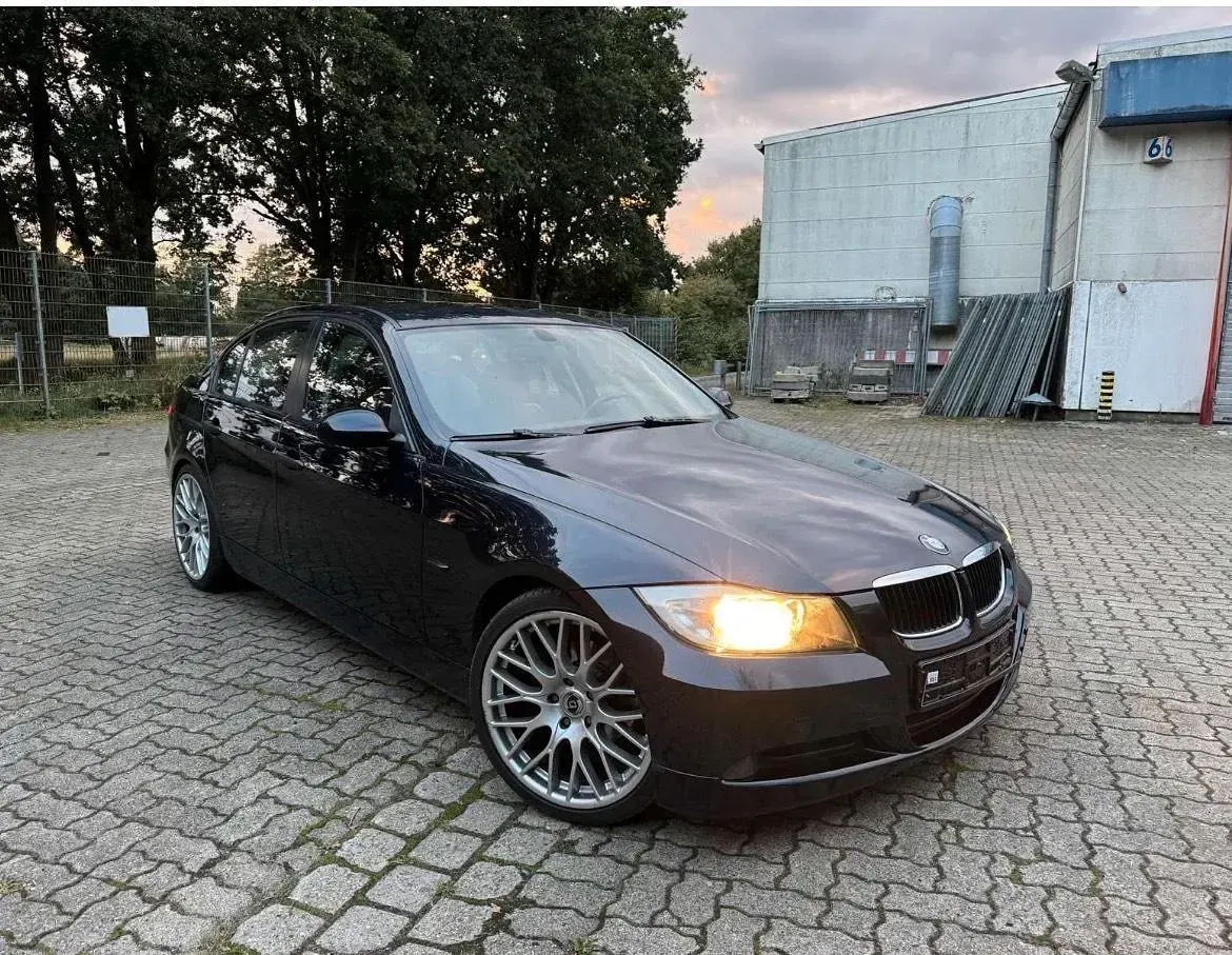Gebraucht BMW 320 150 PS (110 kW) 2005 Blau Limousine