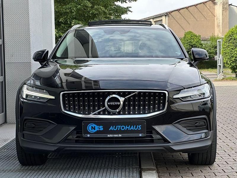 Gebraucht Volvo V60 CC Pro 197 PS (144 kW) 2022 Schwarz Kombi