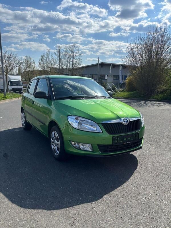 Grün Gebraucht 2014 Skoda Fabia Kleinwagen | 4.799 € (Guter Preis) - Bild 1/4