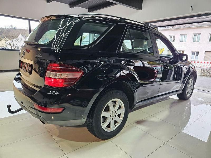 Gebraucht Mercedes ML300 204 PS (150 kW) 2010 Schwarz SUV