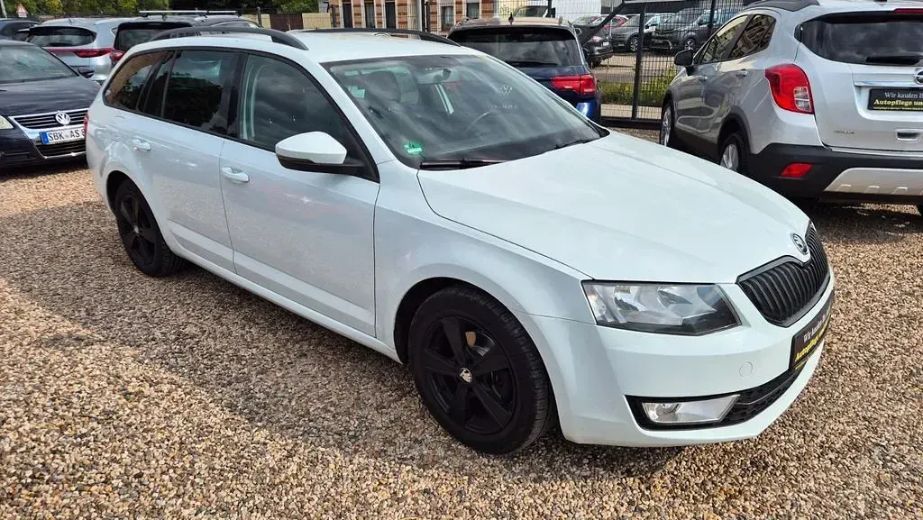 Gebraucht Skoda Octavia Ambition 110 PS (80 kW) 2015 Weiß Kombi