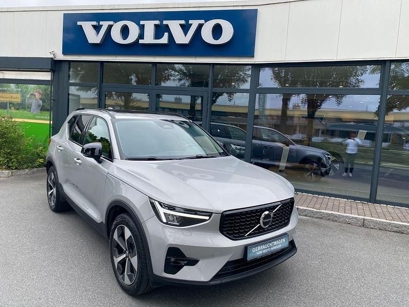 Silber Gebraucht 2022 Volvo XC40 Ultimate SUV | 39.900 € (Teuer) - Bild 1/4