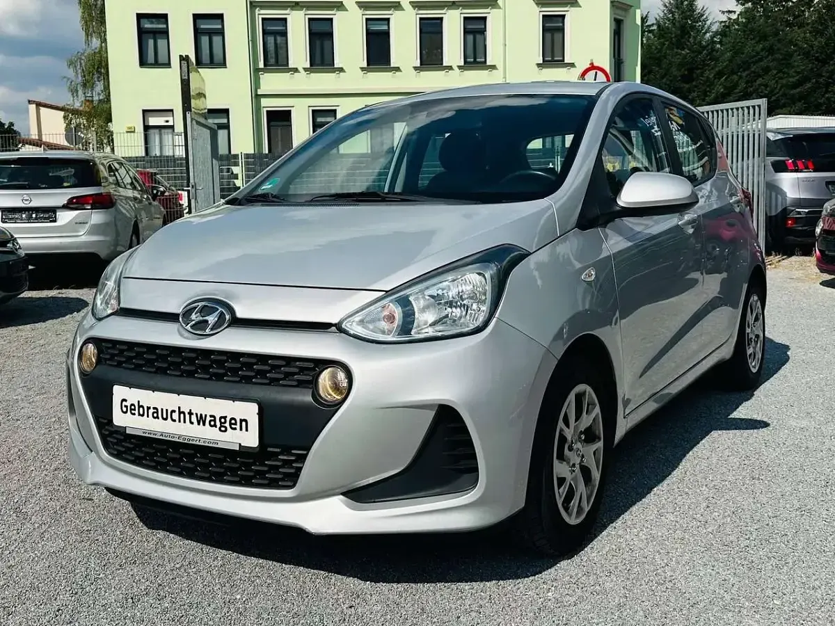 Gebraucht Hyundai i10 Trend 67 PS (49 kW) 2017 Sleek silver / met Kleinwagen