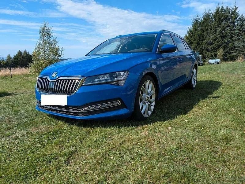 Blau Gebraucht 2022 Skoda Superb Limousine | 14.700 € - Bild 1/4