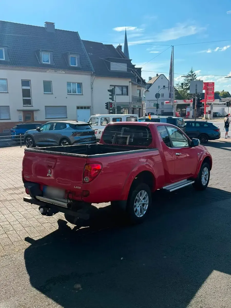Gebraucht Mitsubishi L200 180 PS (132 kW) 2015 Rot Pickup
