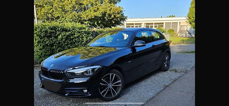 Schwarz Gebraucht 2018 BMW 118 Sport Line Kleinwagen | 14.200 € (Guter Preis) - Bild 1/4