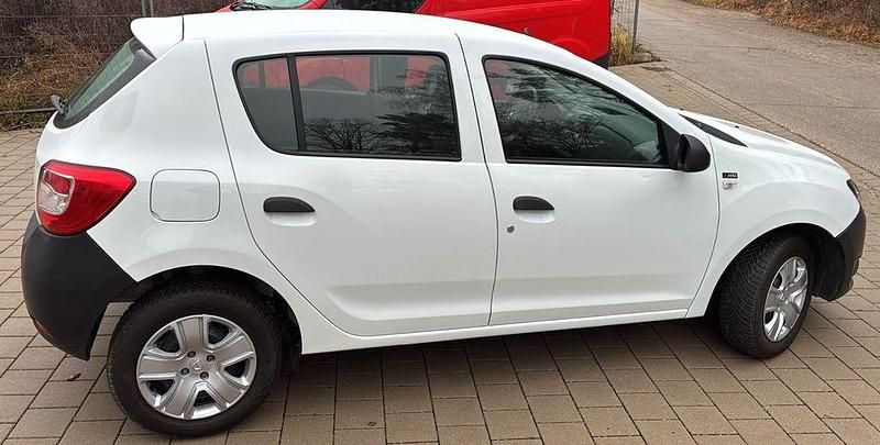 Weiß Gebraucht 2014 Dacia Sandero Essentiel Limousine | 4.190 € (Guter Preis) - Bild 1/4
